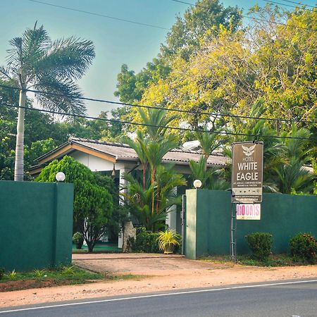 White Eagle Hotel Sigiriya Bagian luar foto