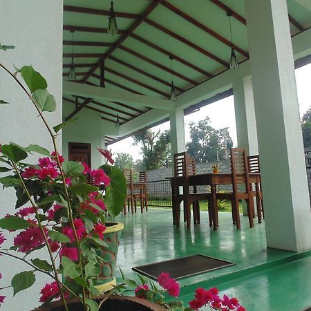 White Eagle Hotel Sigiriya Bagian luar foto
