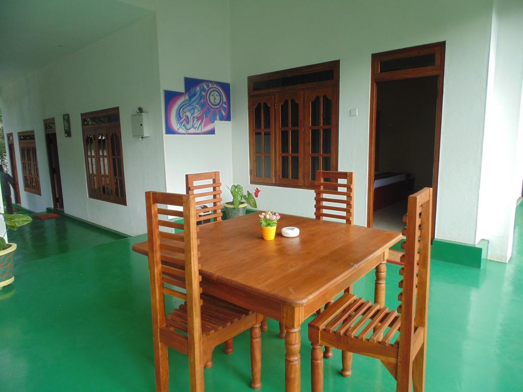 White Eagle Hotel Sigiriya Bagian luar foto