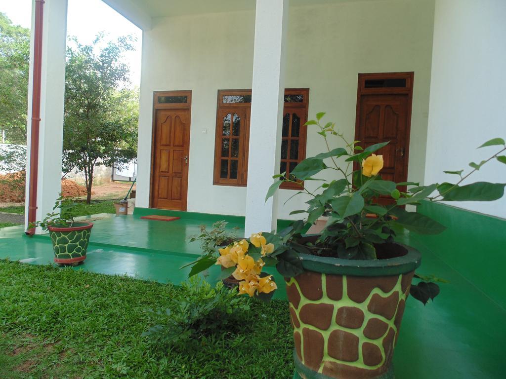 White Eagle Hotel Sigiriya Bagian luar foto