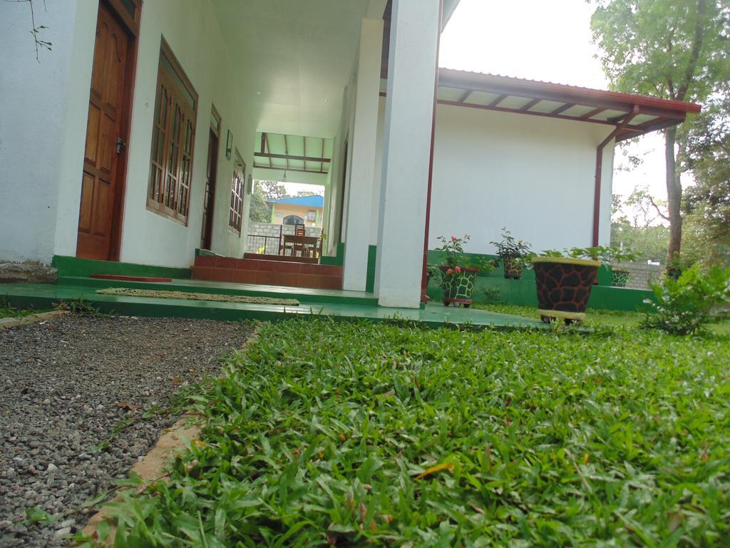 White Eagle Hotel Sigiriya Bagian luar foto