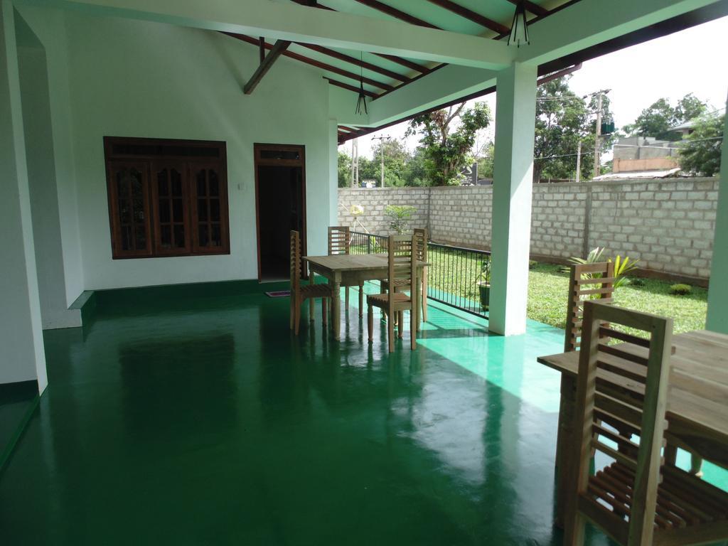 White Eagle Hotel Sigiriya Bagian luar foto