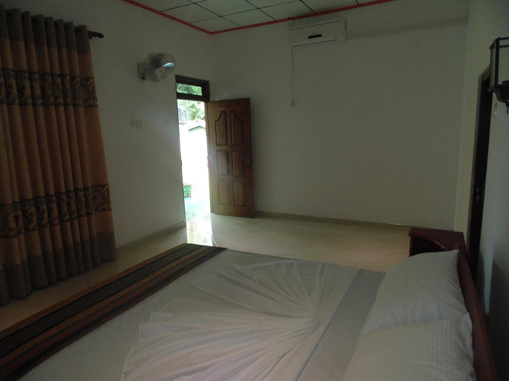 White Eagle Hotel Sigiriya Bagian luar foto